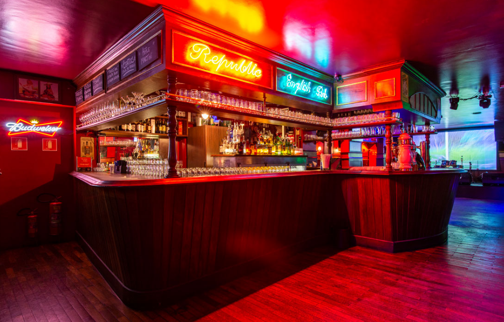 Republic Pub - Salão Principal