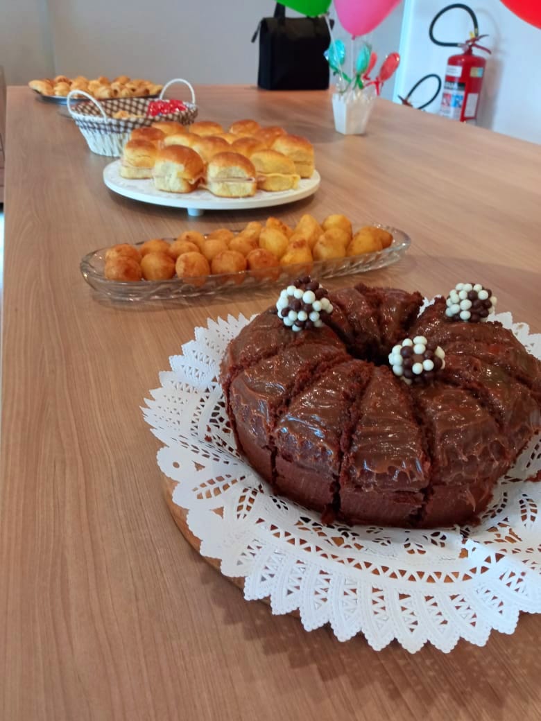 Catering - Bolo de chocolate com cobertura de Brigadeiro - Catering - Coffee Break e Welcome Coffee