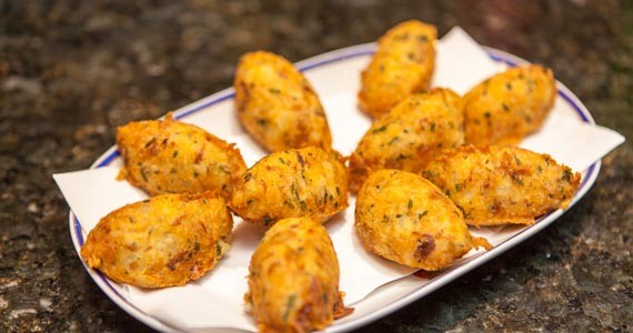 O Marquês Bar - porção bolinho de bacalhau