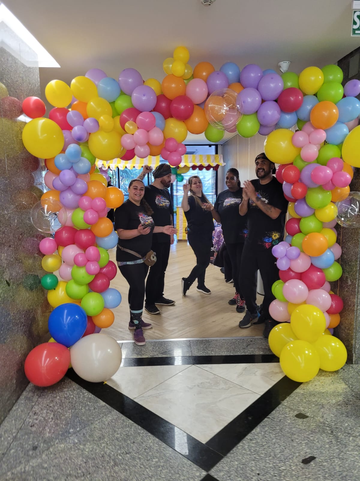 Decoração - Escritorio - Receptivo Animado - Recreação - Arco de balões - Dia das Crianças Corporativo - Endomarketing - Kids At Work